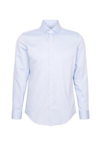Camicia a maniche lunghe blu chiaro realizzata in tessuto morbido, con chiusura a bottoni frontale, colletto standard e orlo curvo. Senza pattern né dettagli.