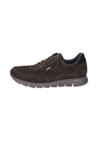 Braune Wildledersneaker mit strukturiertem Obermaterial, gepolstertem Kragen und kontrastierender Gummisohle mit Profilmuster. Schnürsenkel für einen sicheren Sitz.