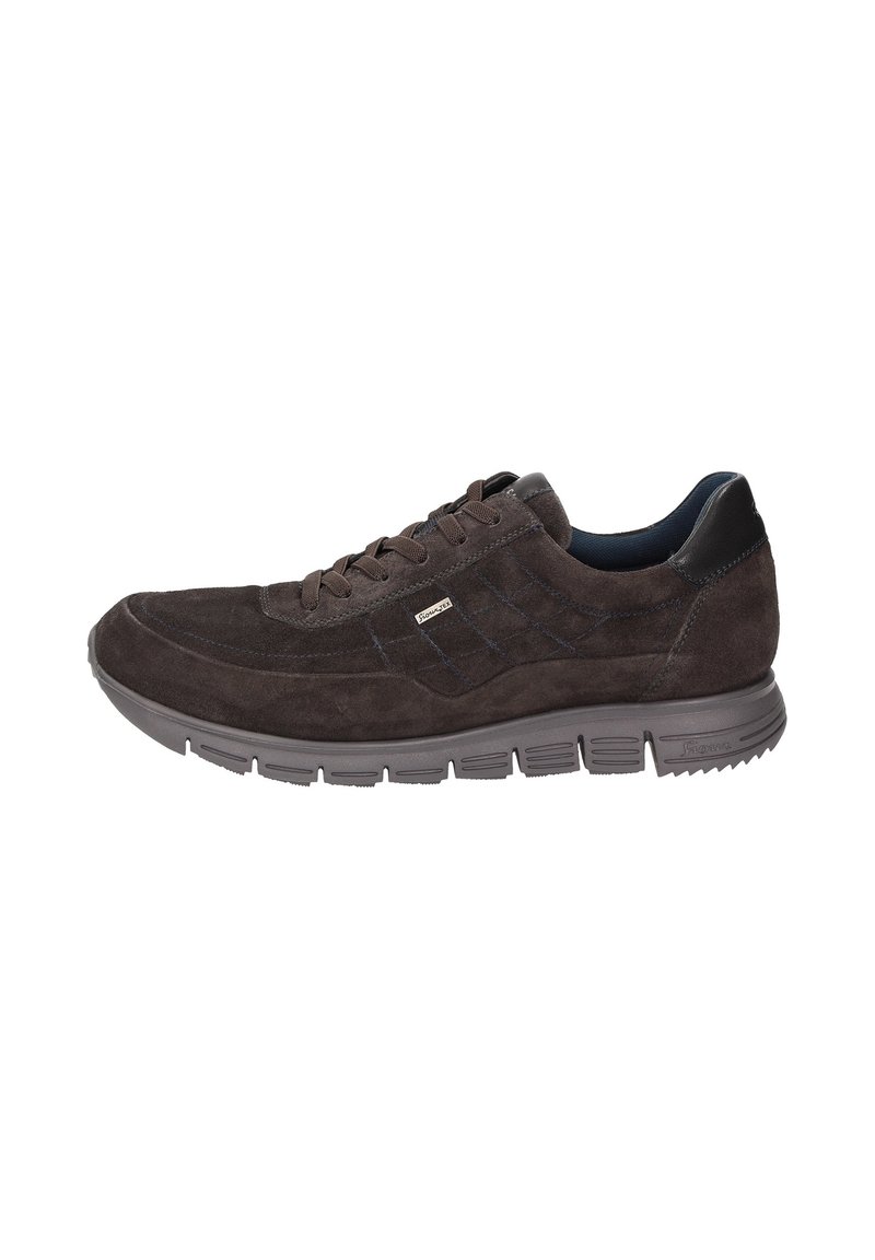 Braune Wildledersneaker mit strukturiertem Obermaterial, gepolstertem Kragen und kontrastierender Gummisohle mit Profilmuster. Schnürsenkel für einen sicheren Sitz.