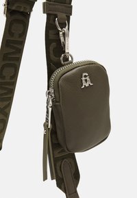 Steve Madden BVITAL SET - Mala a tiracolo - olive