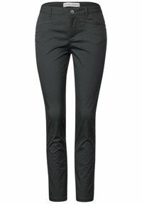 Pantalones de mezcla de algodón gris oscuro con un corte ajustado, que cuentan con cinco bolsillos, pasadores para el cinturón y cierre de botón. Textura suave con costuras mínimas.