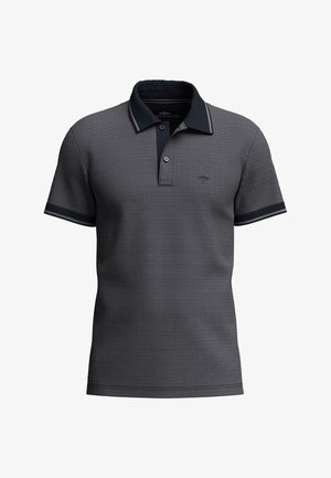 Férfi rövid ujjú pólóing sötétszürke színben, texturált mintával, kontrasztos tengerészkék gallérral és ujjal, két gombos légterelővel, valamint logóval díszítve.