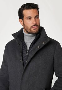 Guess Cappotto corto - grau