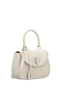 Beige Handtasche mit geflochtenem Strohtextil und glatten synthetischen Akzenten. Sie verfügt über eine strukturierte Form, einen oberen Griff und einen verstellbaren Schulterriemen.