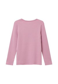 Maglietta rosa a maniche lunghe in cotone a coste con scollatura ondulata, stesa piatta a mostrare il retro.