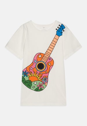 Weißes Baumwoll-T-Shirt mit einem farbenfrohen Gitarrendesign, das Blumen und eine Sonne zeigt. Blauer Gitarrenhals, in Schwarz umrandet mit mehrfarbigen Akzenten.