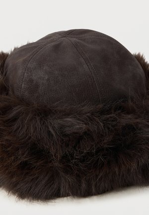 Κατάταξη 4: Weekday - Σκούφος