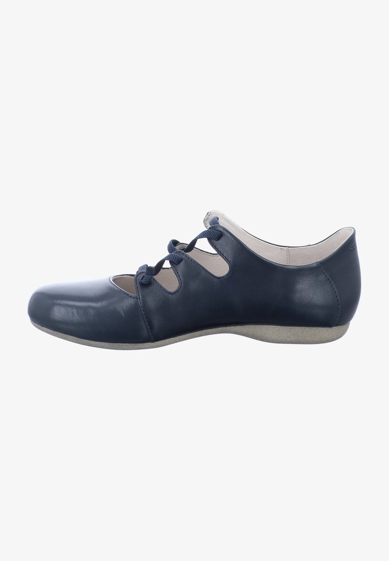 Ballerines en cuir marine avec un bout rond, des détails découpés sur les côtés et une fine semelle beige. Des lacets traversent les découpes pour un maintien ajusté.