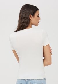 Terranova ELASTICIZZATA CON MICRO STRASS - T-shirt con stampa - bianco lana