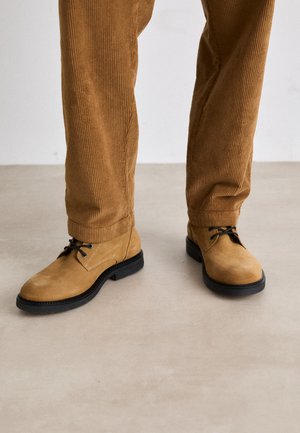 Tommy Hilfiger OUTDOOR BOOT - Lace-up ankle boots - sahara