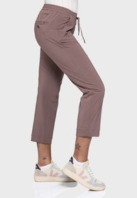 Helle mauve, gekürzte Hose mit elastischem Bund und Kordelzug. Verfügt über Seitentaschen und glattes Material mit einem dezenten Glanz.