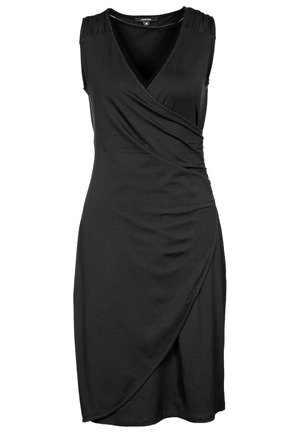 Robe noire sans manches, longueur genou, avec un décolleté en V, un design enveloppant et des détails plissés aux épaules.
