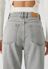 Stradivarius Vaqueros boyfriend - grey denim