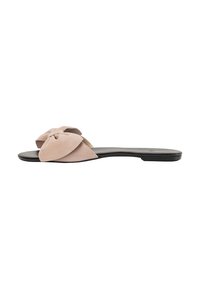 Sandal cu talpă plată de culoare roz pal, confecționat din suede moale, având un accent mare sub formă de fundă pe partea superioară.