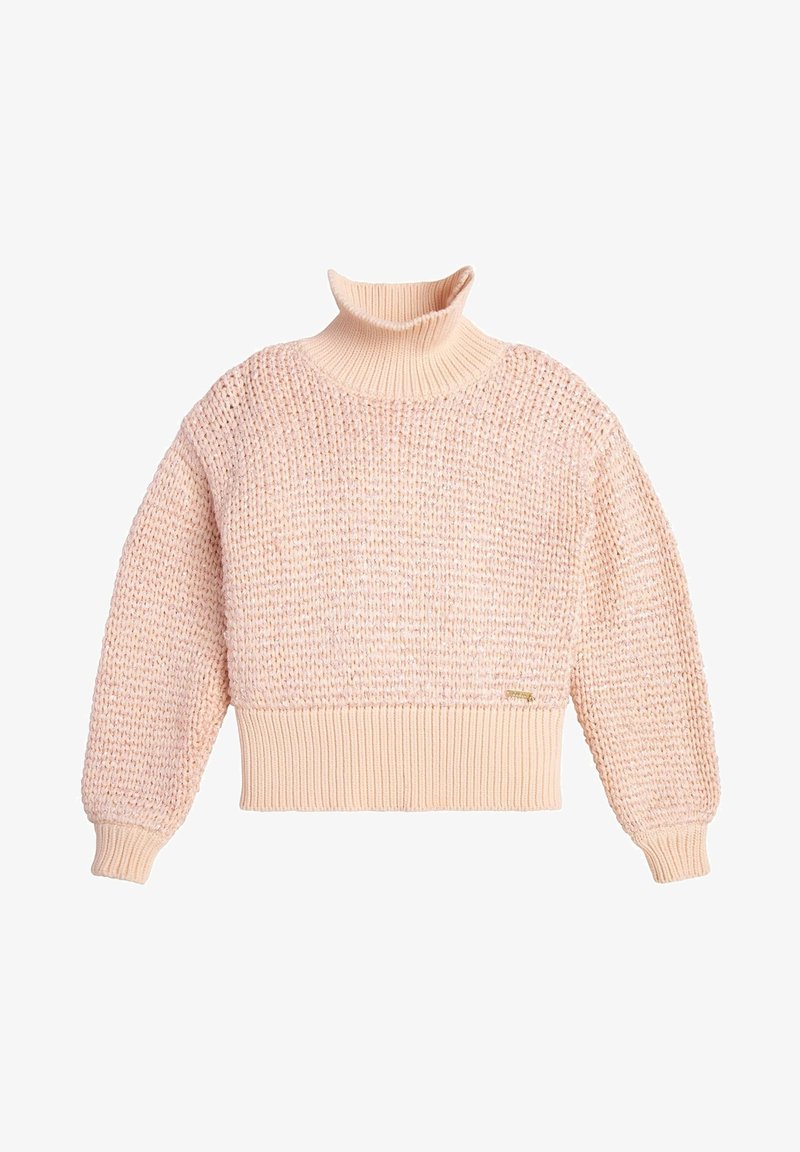 Pull en maille épaisse rose doux avec col roulé, manches longues, poignets et ourlet côtelés, présentant un motif texturé et une coupe décontractée.