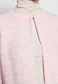Rich & Royal Chaqueta de punto - light pink