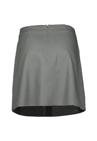 Falda gris, a la altura de la rodilla, con corte recto, que presenta un cierre de cremallera en la parte trasera y un forro negro texturizado en el dobladillo. Tejido suave con un diseño mínimamente detallado.