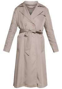 Cappotto trench beige chiaro con design doppiopetto, reverse sulle spalle, vita cinturata e tasche laterali. Tessuto liscio, lunghezza al ginocchio.