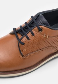 Friboo LEATHER - Sznurowane obuwie sportowe