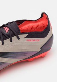 adidas Performance PREDATOR ELITE FIRM GROUND - Botines de fútbol para terreno firme - platin metallic/aurora black/carbon