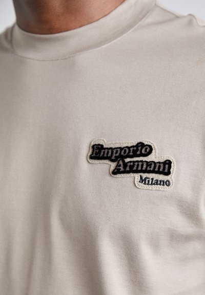 Emporio Armani Apdrukāts T-krekls - beige