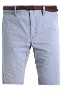 Jasnoniebieskie lniane szorty o gładkiej fakturze, z przednimi kieszeniami i brązowym skórzanym paskiem. Klasyczny krój z prostą nogawką.
