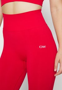 ICANIWILL DEFINE SEAMLESS SCRUNCH - Leggings - red