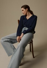 Laura Ashley COLLAR REVERE - Blusa - navy