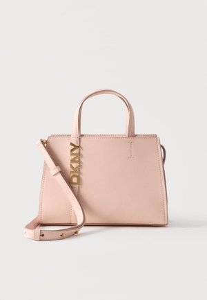 Poskipunan pinkki DKNY-nahkalaukku, jossa on kaksinkertaiset yläkahvat, irrotettava olkahihna ja kultasävyinen merkkiriipus etupuolella.