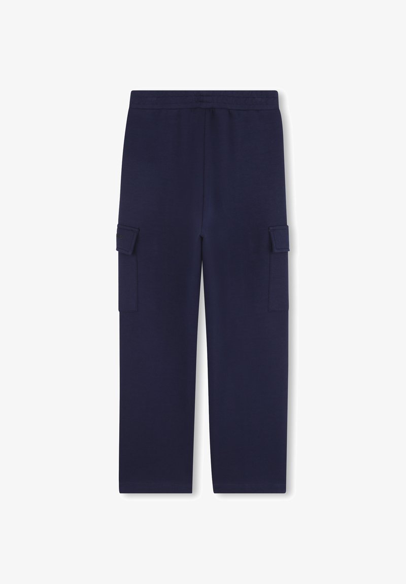 Pantalons bleu marine avec taille élastique et poches à rabat sur chaque cuisse, présentés sur fond blanc uni.