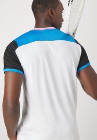 Nike Performance ADVTG - T-skjorte til trening - white/photo blue/black