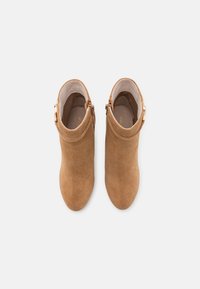 Anna Field Korolliset nilkkurit - cognac