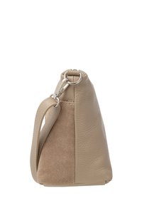 Borsa a tracolla in pelle e suede beige con forma triangolare, chiusura superiore con cordoncino e attacco laterale per una tracolla. Dettagli in metallo argentato.