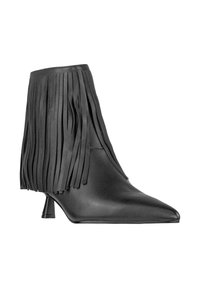 Stivaletto nero con dettagli frangiati, punta a mandorla e tacco a blocco piccolo. Realizzato in pelle liscia con una finitura opaca.