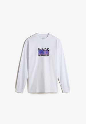 Camiseta blanca de manga larga con un estampado gráfico en tonos púrpura y azul. Está hecha de algodón, presenta un cuello redondo y puños acanalados.
