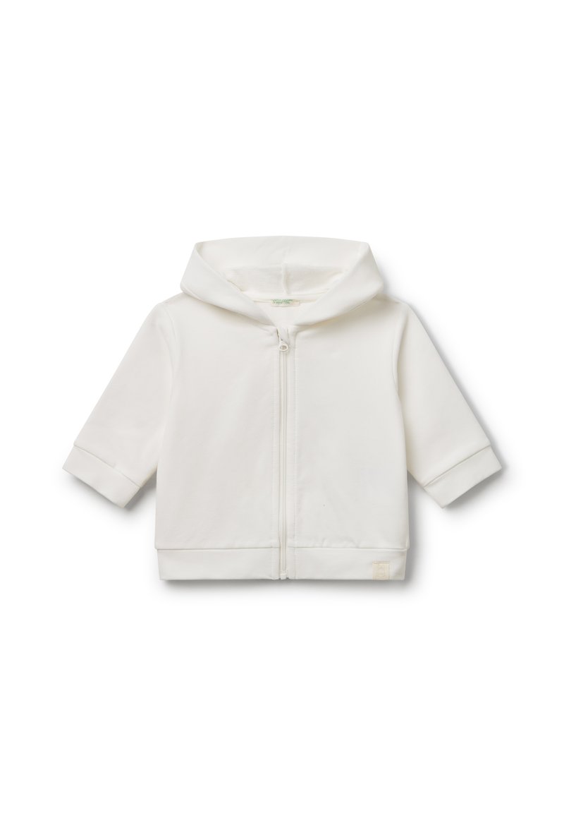 Felpa bianca per bambino con maniche lunghe, zip frontale e cappuccio, esposta su uno sfondo bianco uniforme.