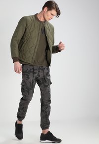 Urban Classics CAMO JOGGING  - Cargo trousers - grey camo