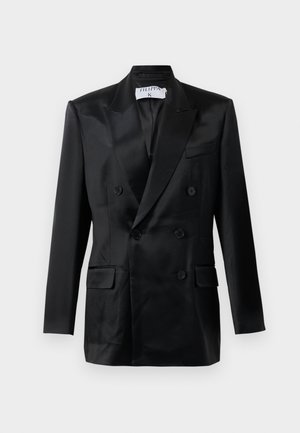 Zwarte satijnen dubbelbreasted blazer met puntsla lapels, vier knopen, twee klepzakken en een borstzak, gelabeld "Filippa K."