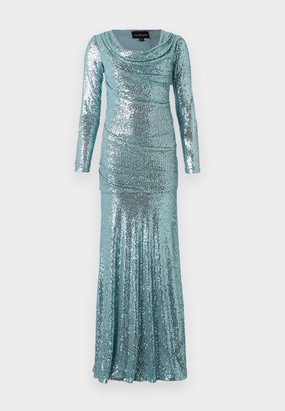 Ilgų rankovių dramblio spalvos suknelė su apykakle, puošta visais blizgučiais, raukšlių detalėmis ir prigludusia siluetu, kuris pereina į išplatėjusią sijoną.