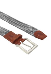 Elastische geweven riem in het grijs met bruine leren accenten. Voorzien van een zilveren metalen gesp. Textuurontwerp met een gevlochten patroon.