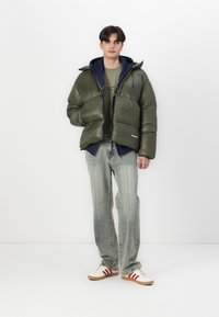 LOW LIGHTS STUDIOS® LYNX PUFFER JACKET UNISEX - Ziemas jaka - khaki