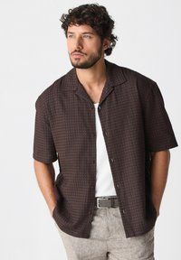 Unselected, brown