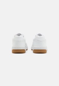 New Balance 480 - Sportcipő - white