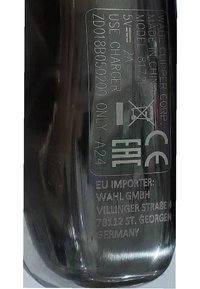 Wahl Haarschneider Modell 8172L, hergestellt in China, mit 5V 2A Ladegerät-Spezifikation und EU-Importeur-Adresse in St. Georgen, Deutschland.