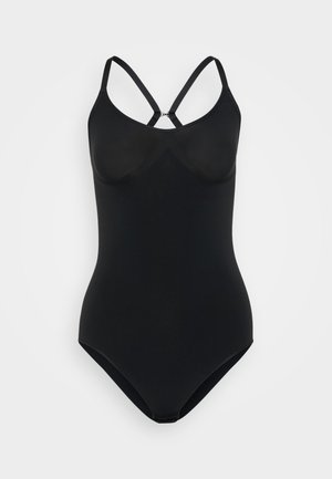 Črn enodelni kopalni kostim z nastavljivimi prečnimi naramnicami, gladko teksturo in nizkim hrbtom. Brez vzorcev ali okrasnih elementov.