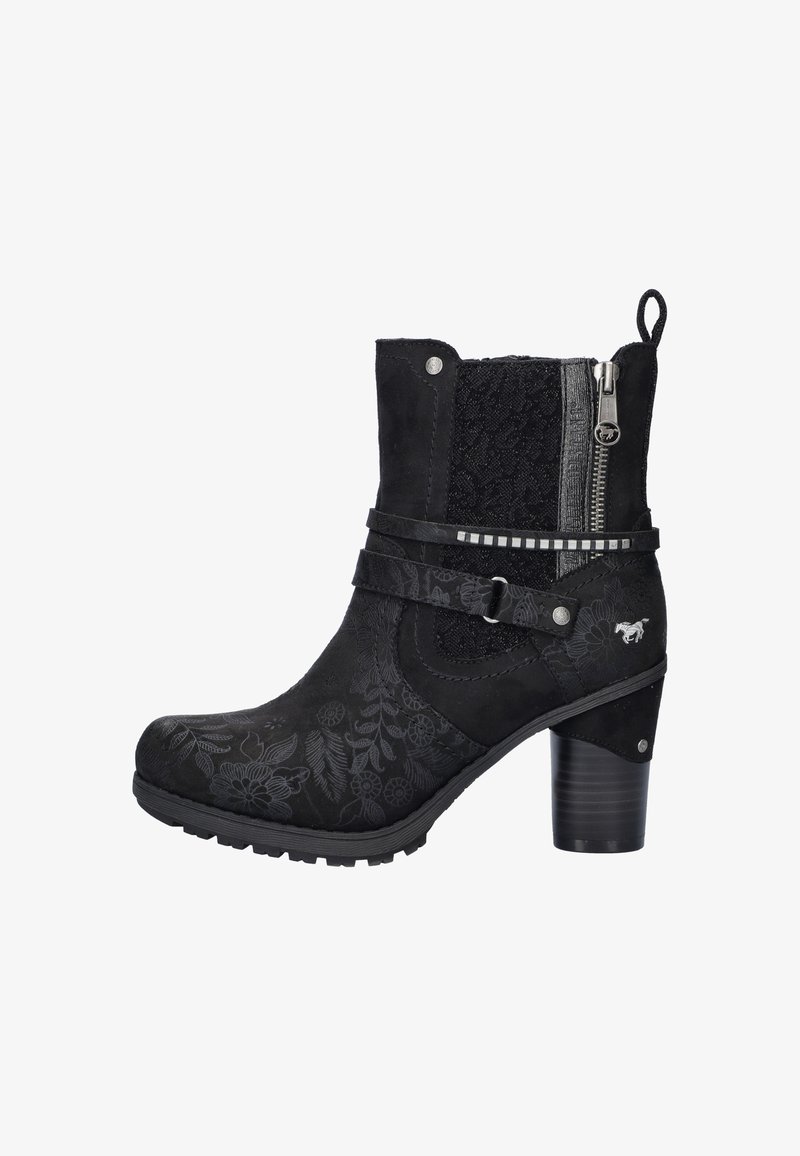 Zwarte enkelboots met een bloemenreliëfpatroon, gemaakt van suède, met een textuurpaneel, decoratieve banden en een chunky hak. Aanwezig is een zilveren ritsdetail.