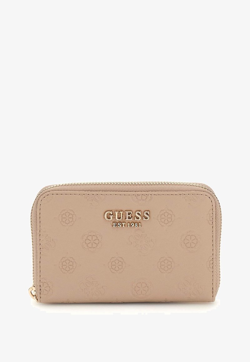 Beige Geldbörse mit Reißverschluss aus strukturiertem Synthetikmaterial, mit geprägtem Logo-Design und goldfarbenen Hardware-Details an der Vorderseite.