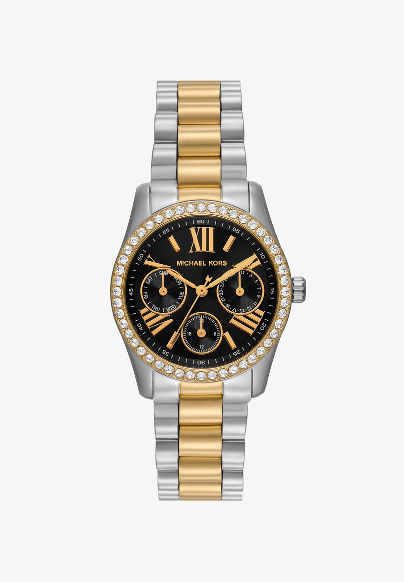 Zegarek Michael Kors z czarną tarczą, złotymi cyframi rzymskimi, trzema subtarczami, kryształową lunetą oraz dwukolorową bransoletą z metalu w odcieniach srebra i złota.