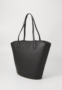 Schwarze Tote-Bag aus strukturiertem Material mit zwei langen Tragegriffen, weitem Öffnung und konischer Form. Keine sichtbaren Beschläge oder Akzente.