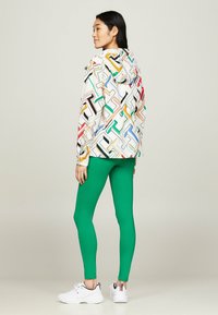 Tommy Hilfiger TH MONOGRAM WATER REPELLENT WAISTED HOODED  - Outdoorjas - th large multi monogram  calico